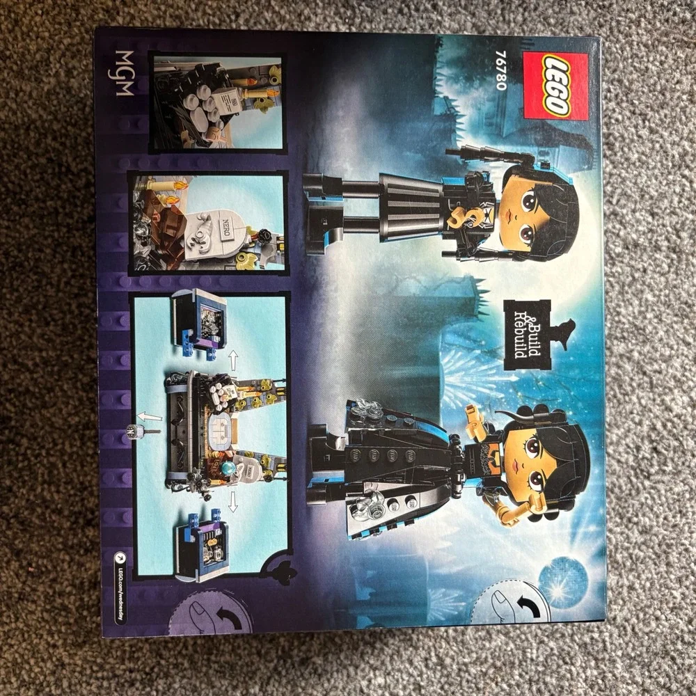 LEGO Wednesday Addams Figure 76780 - 702 Pcs - 10+ Build Rebuild - Picture 2 of 6